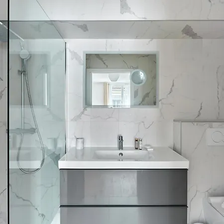 Grand 4br - 17th Arrondissement Apartment Paris