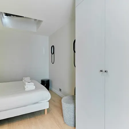 Grand 4br - 17th Arrondissement Apartment Paris