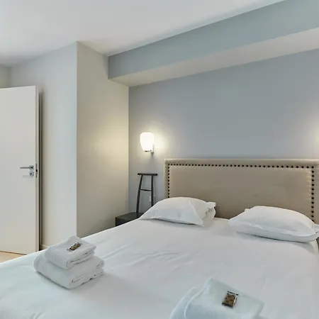 Grand 4br - 17th Arrondissement Apartment *